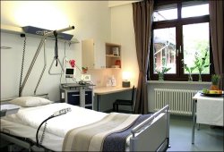 Patientenzimmer Augenlidstraffung Kassel